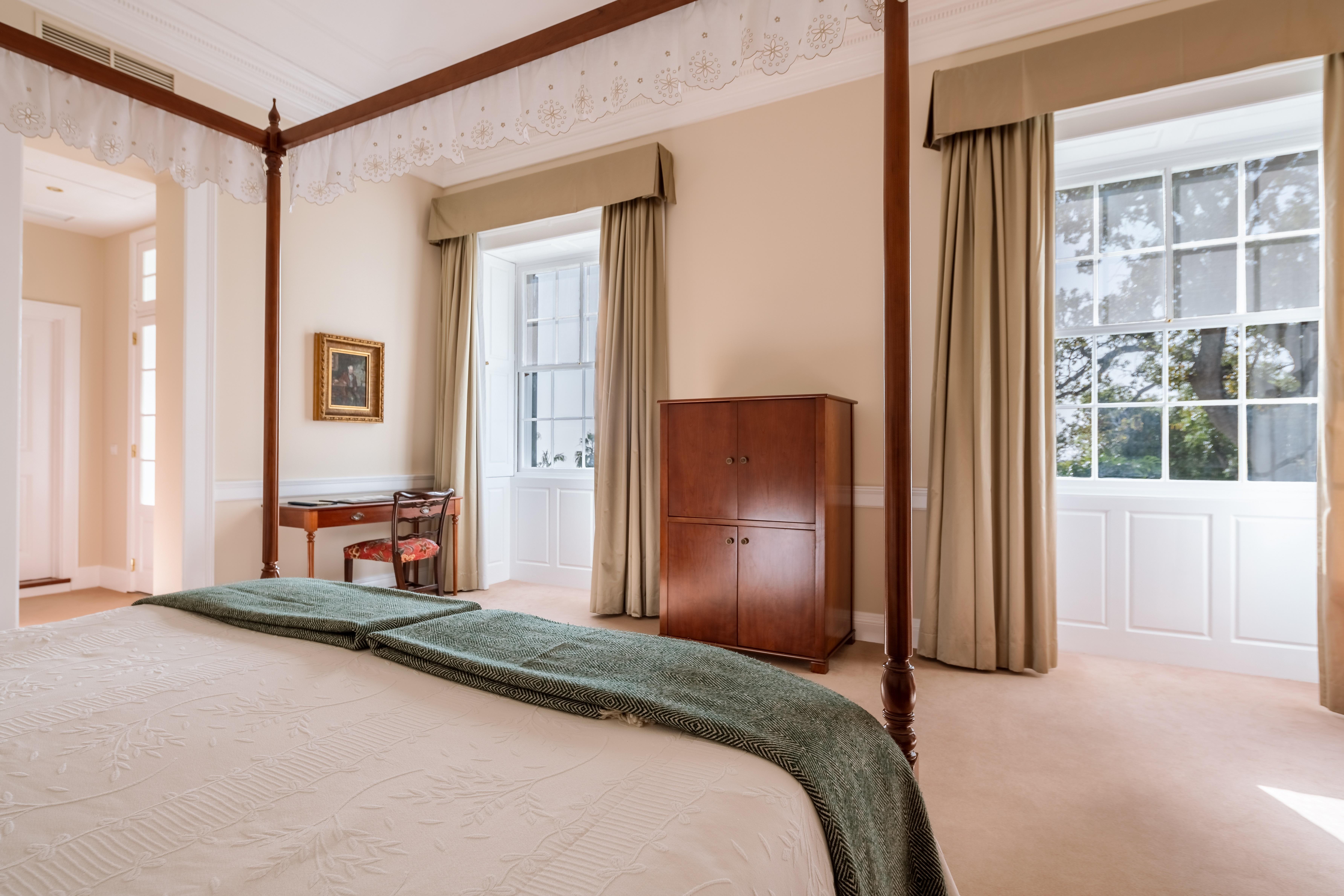 Quinta Jardins Do Lago Funchal  Exteriör bild The bedroom of the Vice-Presidential Suite